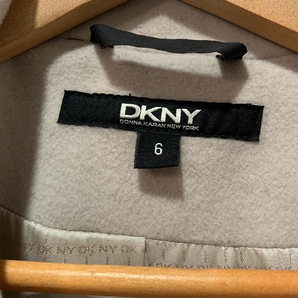 DKNY Ivory coat - women’s size 6 (wool & cashmere ) - Picture 3 of 8